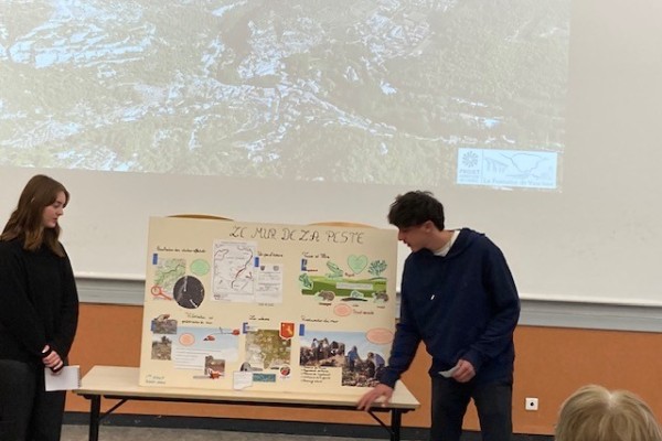 Des Lycéens du Lycée agricole La Ricarde à la découverte du Mur de la peste et du patrimoine local